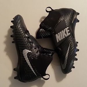 New men's Nike football cleats size 10.5